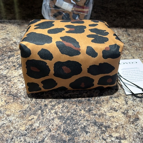 Coach Small Boxy Cosmetic Case With Leopard Print - Picture 7 of 8